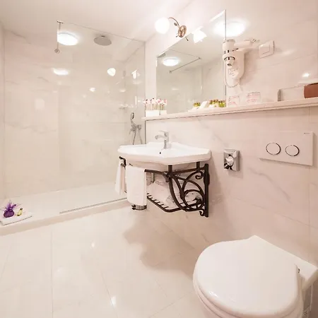 Priska Heritage Hotell 4*