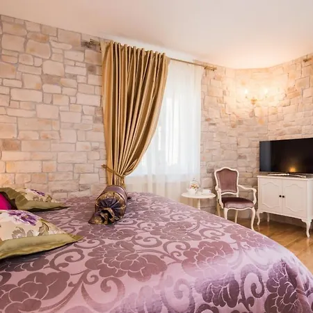Priska Heritage Hotel 4*